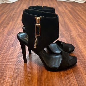 Vince Camuto black suede heels size 6